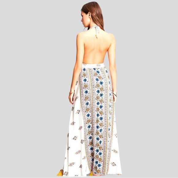 Selfie Leslie floral halter maxi dress! - Picture 4 of 13